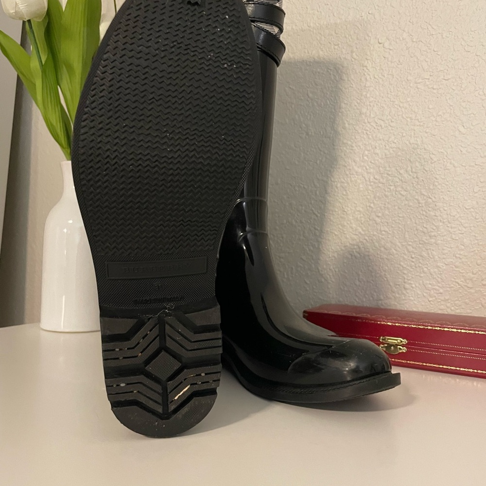Burberry rain boots - Picture 3 of 5